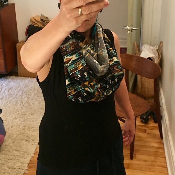 JJ LOUIS Aztec Pattern Infinity Scarf - Picture 5 of 8